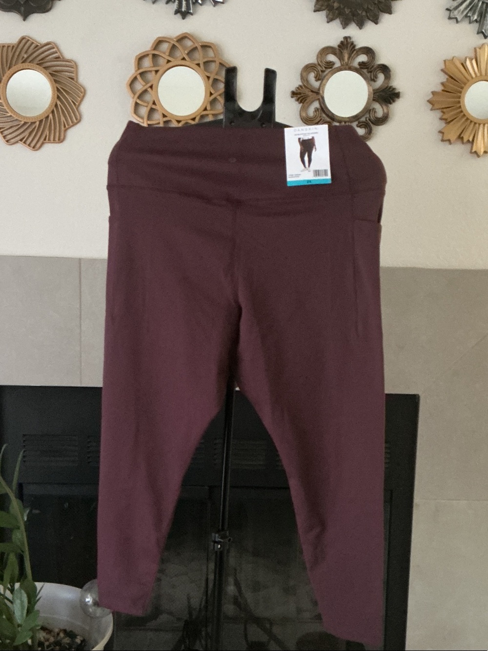 Danskin women’s Maroon Active Leggings